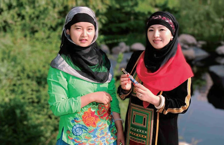Праздничные наряды этноса боань - мусульманское-китайское одеяние