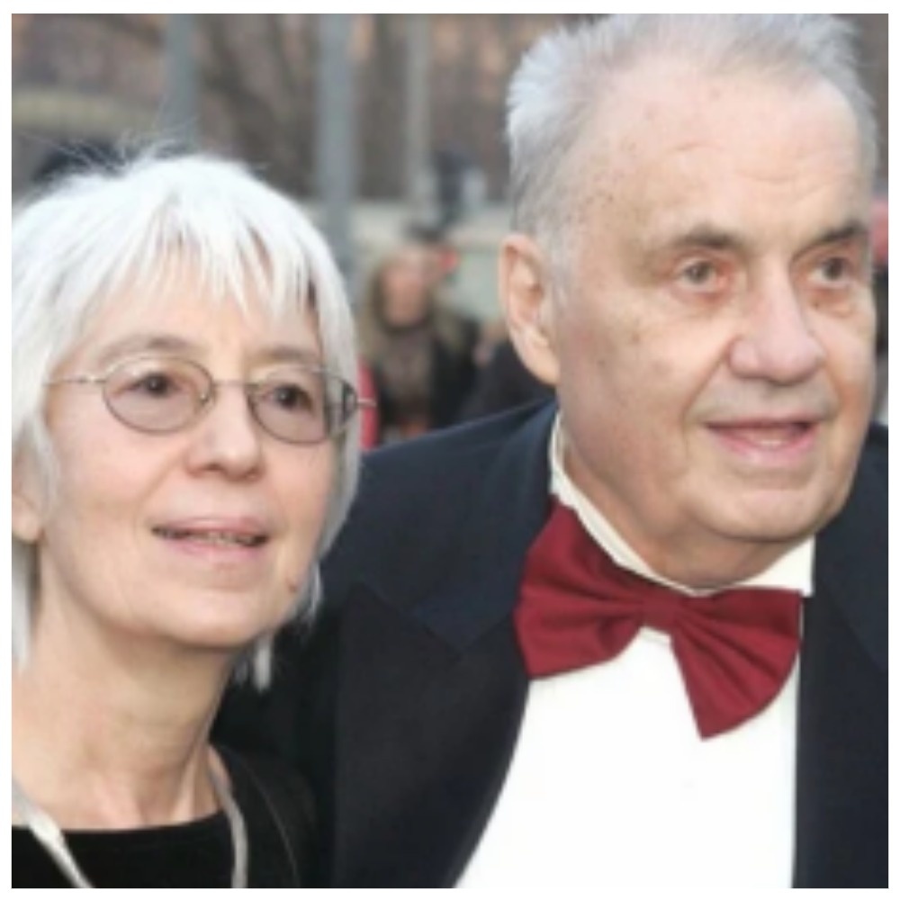 Неожиданно для всех, через год после смерти Нины Рязанов женился на журналистке Эммe Абайдуллиной