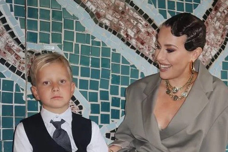    Платон шокирован поведением матери. Фото: соцсети.