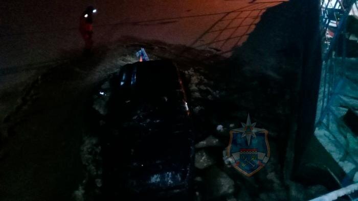 Трое погибли, один человек выжил. Фото © Telegram / Аварийно-спасательная служба ЛО