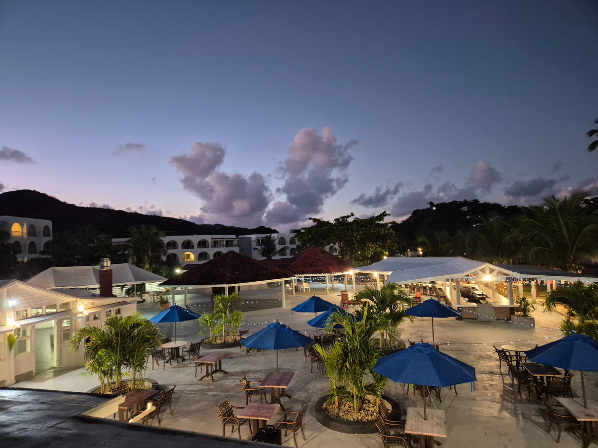 вид с лоджии перед рассветом, отель "Jolly ресорт и спа", Антигуа 