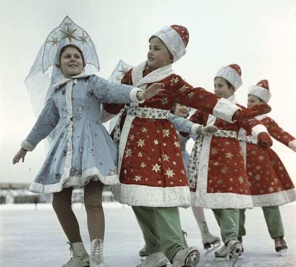 Пока часы двенадцать бьют. Новый год по-советски