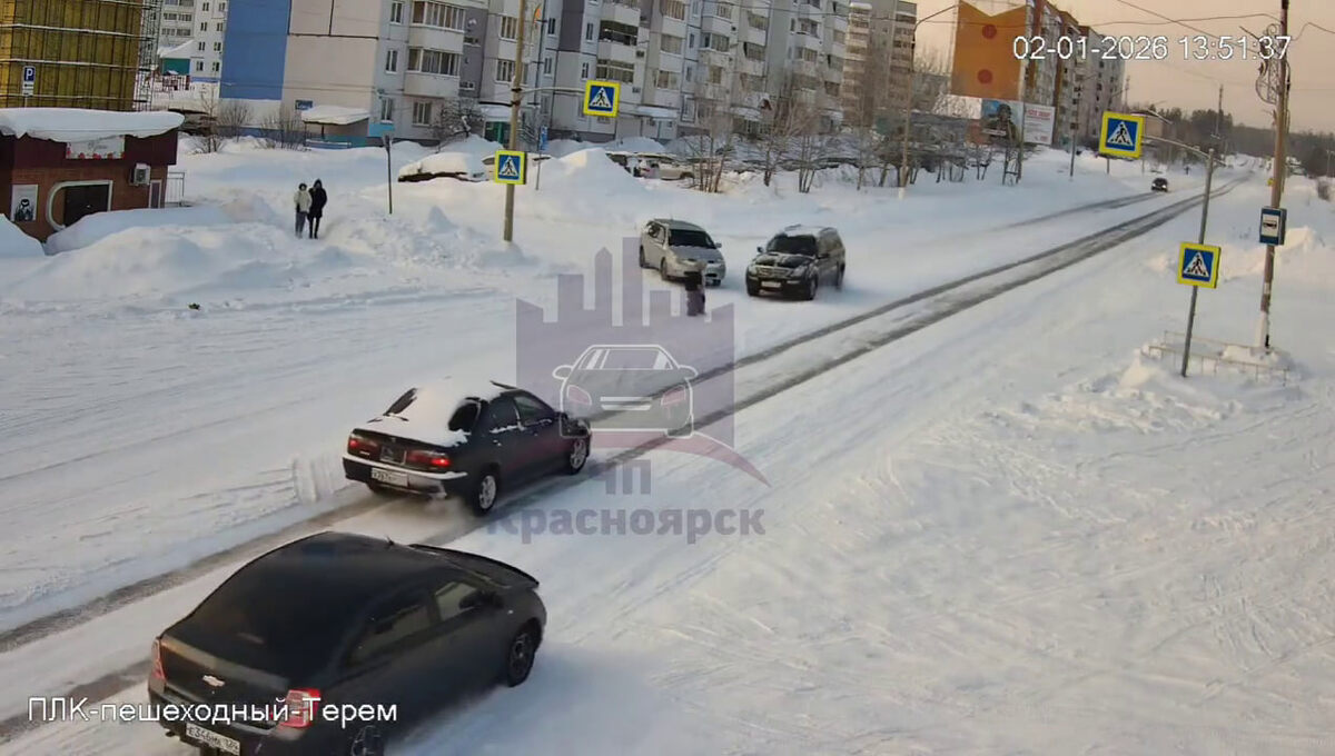     Автомобилистка сбила двоих школьниц на пешеходном переходе в Кодинске