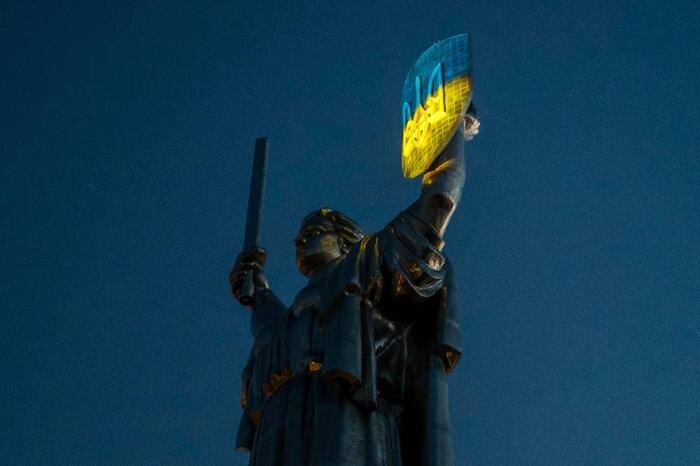 Обложка © Shutterstock / FOTODOM / paparazzza