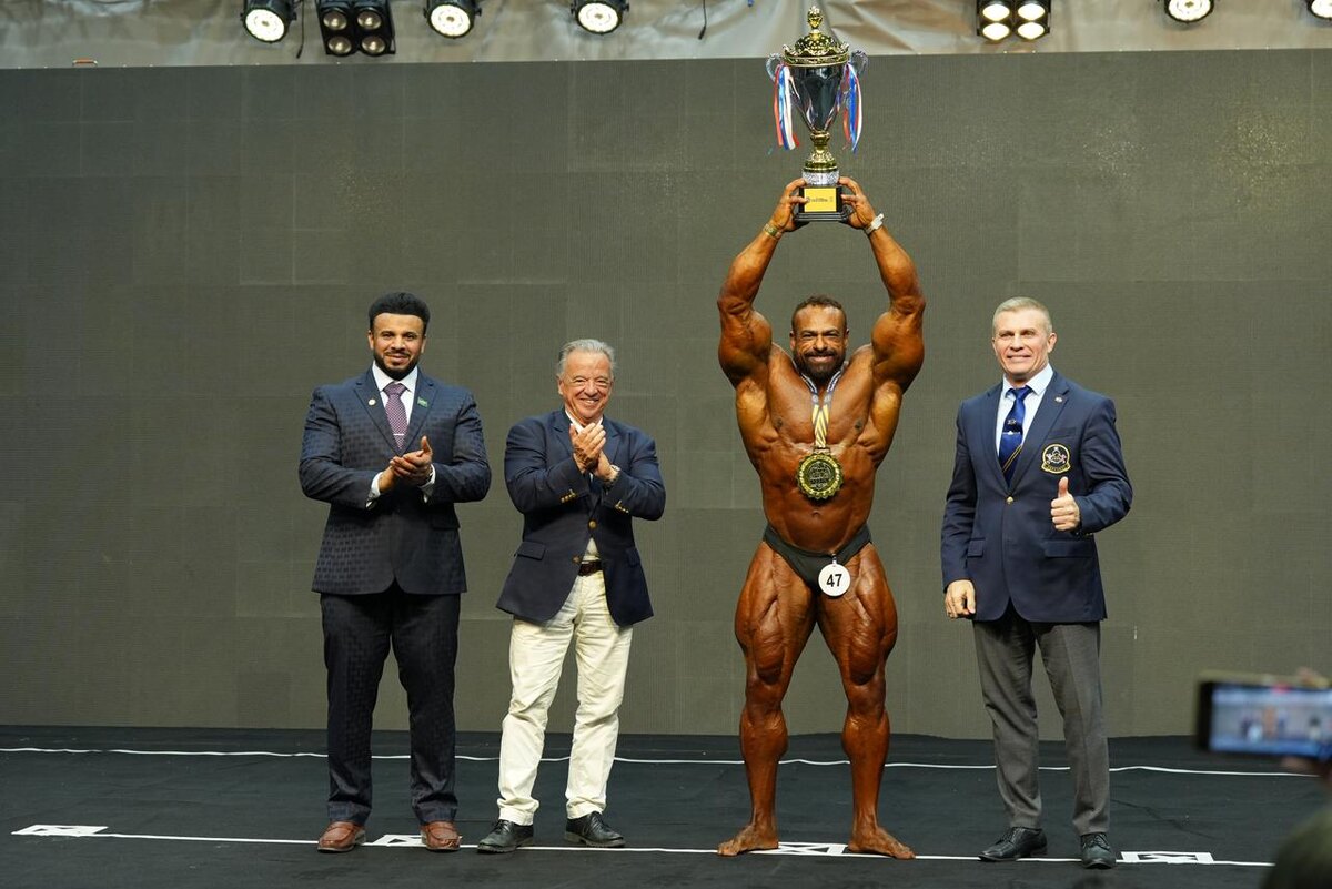 Мохамед - абсолютный чемпион мира IFBB 2025