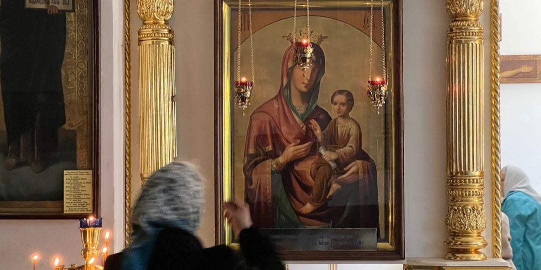 Это никогда нельзя делать в святки - опасались еще наши предки и были правы