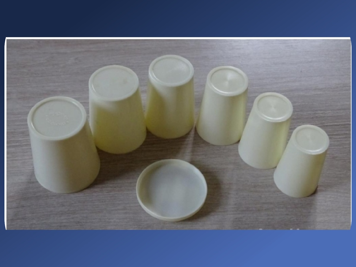 коллаж автора, источник фото https://auction.ru/offer/stakanchiki_pokhodnye_karmannye_turizm_okhota_nabor_na_shesterykh_karbolit_bez_uter_sssr-i231669268885051.html#8