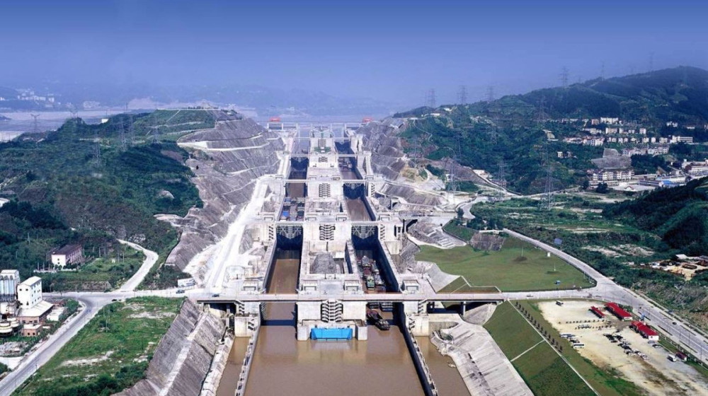    Три ущелья меняют Землю и жизнь миллионов как угодно