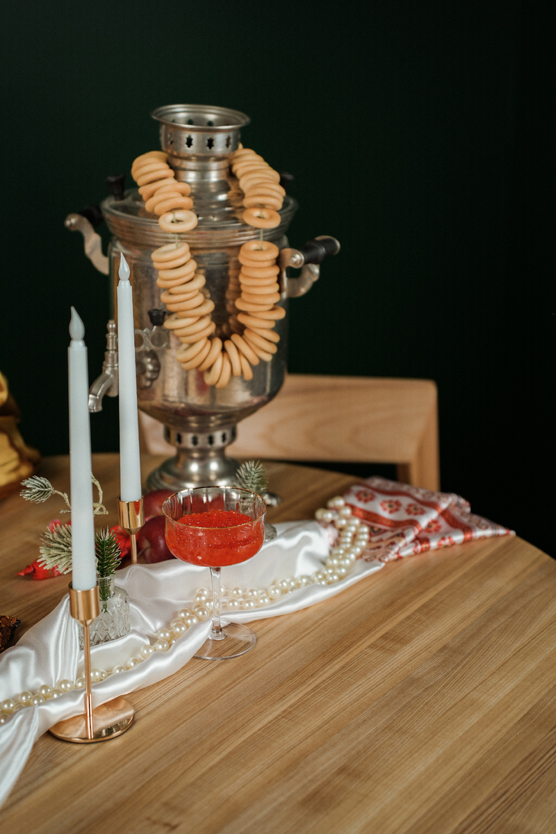 Обеденная группа от мастерской ПОДХОЖУ в натуральном массиве ясеня.