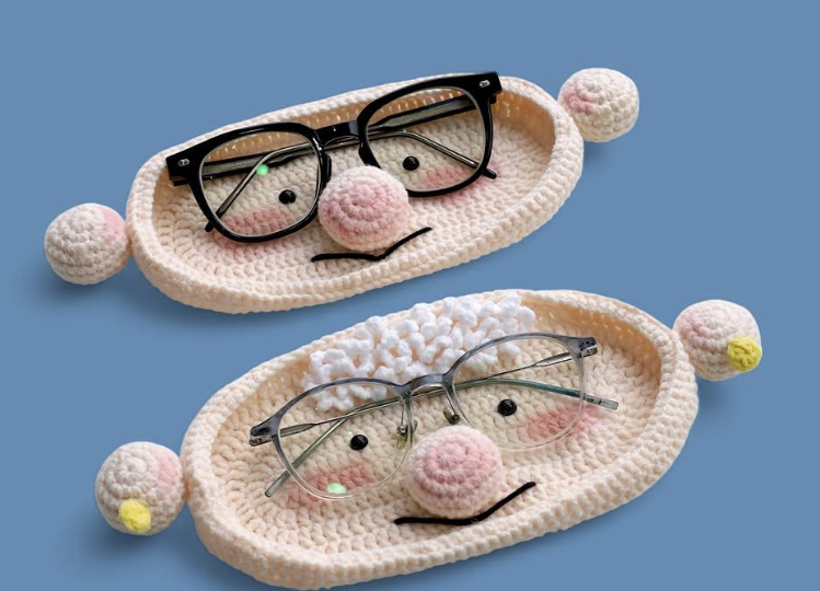 Остатки пряжи в дело! Необычные чехлы для очков. Идеи для вдохновения + схема.