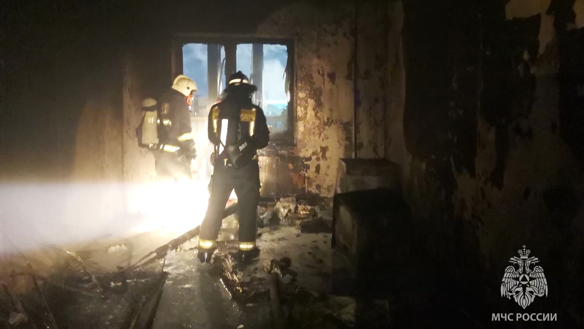    Восьмерых сургутян вытащили из огня спасатели Югры