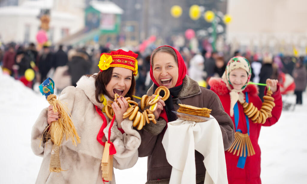    happy women celebrating Pancake Week at Russia Журналист