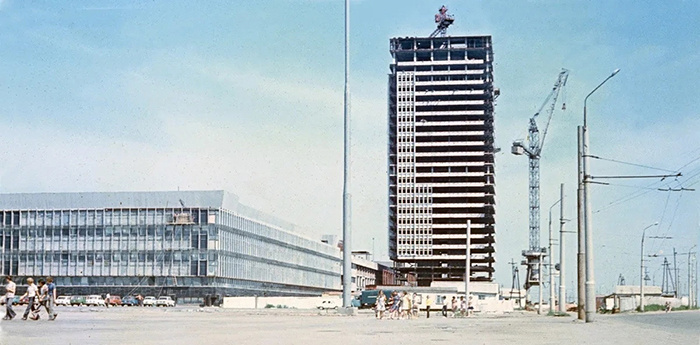 Здание Волжского автозавода в Тольятти