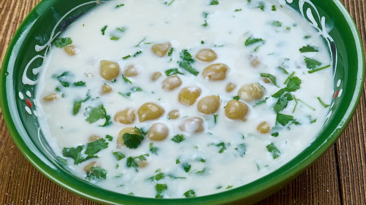 Суп Тойга. Изображение: https://cdn.tasteatlas.com/images/dishes/d2d0fc3c865042a8875c3bc7bae5a122.jpg?w=1476&h=830.