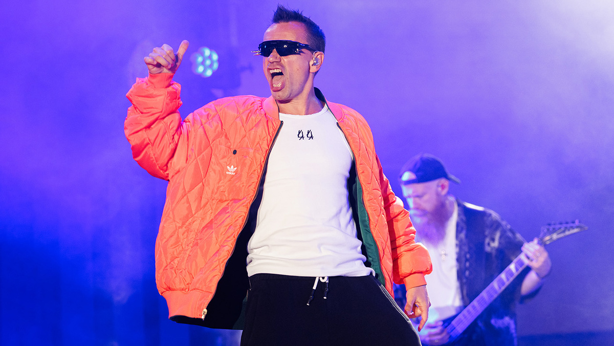   Сергей Елагин / Бизнес Online / ТАСС- Участник группы «Дискотека Авария» Алексей Серов во время выступления