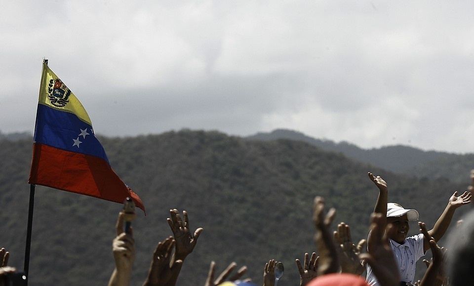    Видео мощных взрывов в столице Венесуэлы появилось в Сети GLOBAL LOOK PRESS