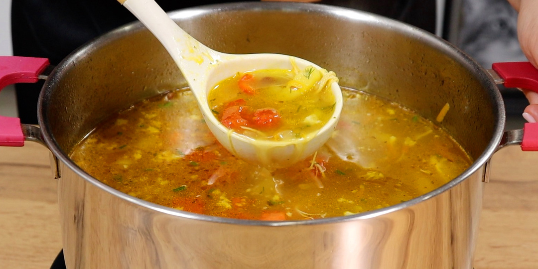 Лучший куриный суп с лапшой по-домашнему – насыщенный и очень ароматный