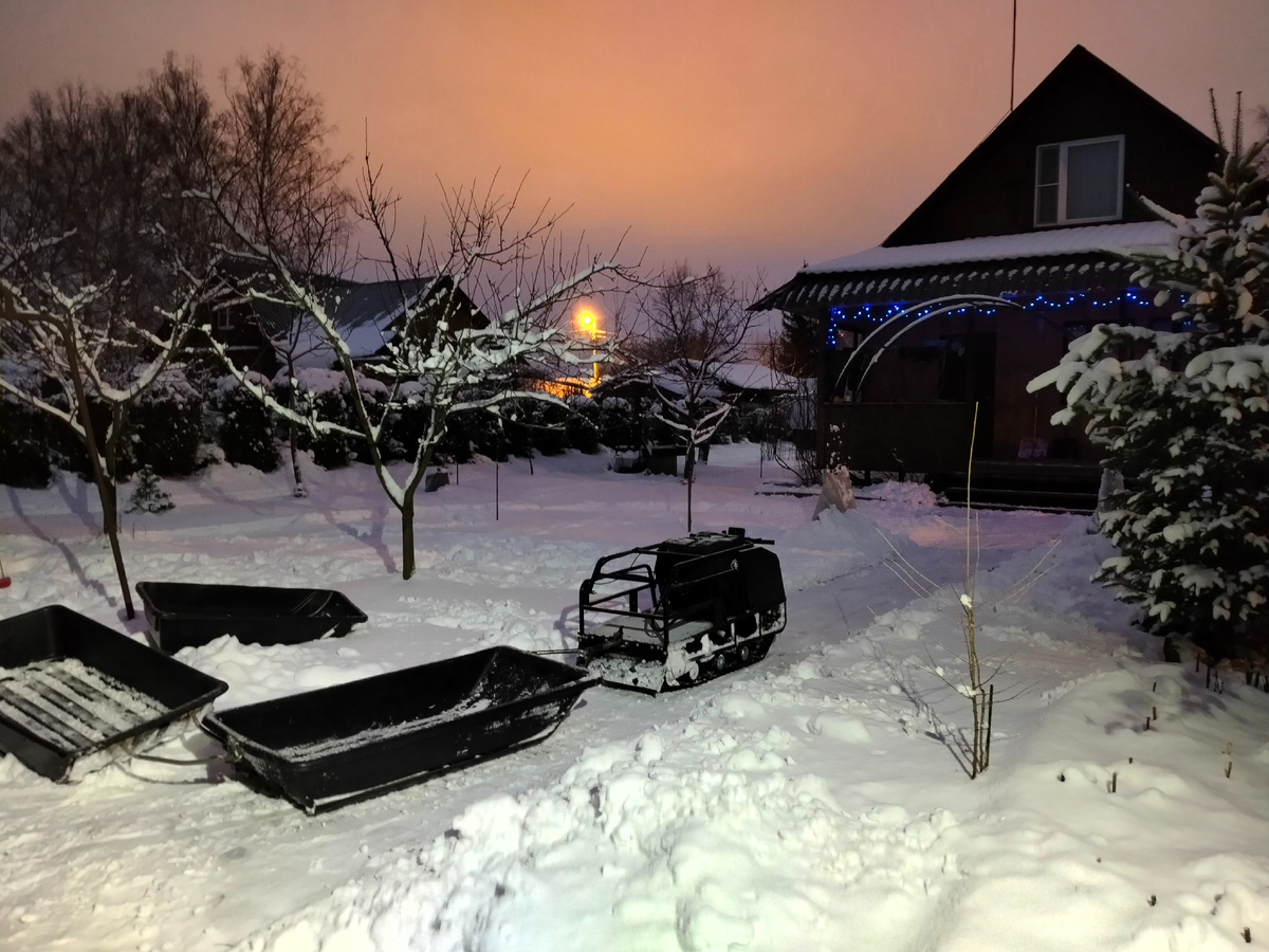 Мотособака с санями - сборы на ночные покатушки по лесу. Наш сад 31.12 2025.