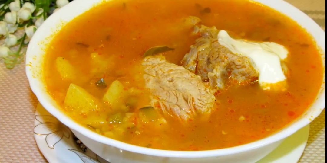 Вот что сегодня нужно готовить. Суп особенный. Приятная кислинка у него, тарелки быстро опустели.