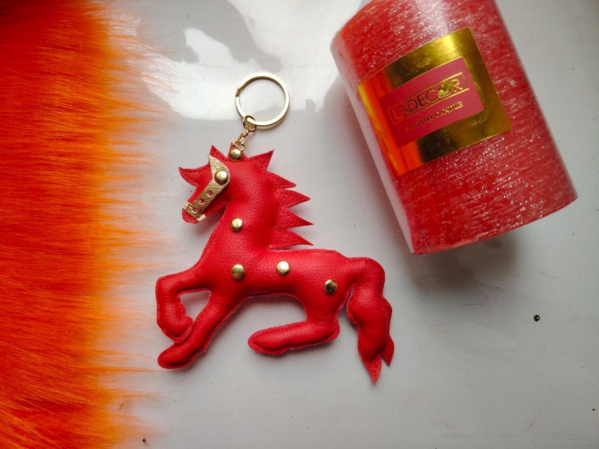 лошадь мчится..