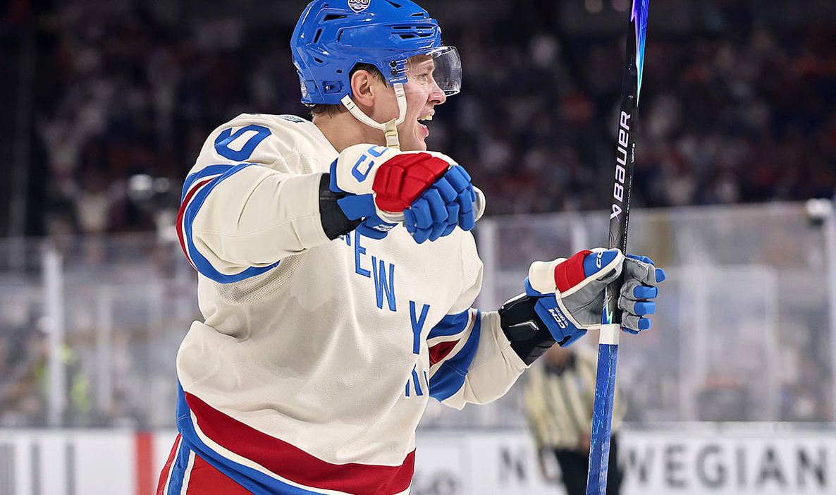 Артемий Панарин стал второй звездой матча под открытым небом. Фото: НХЛ 