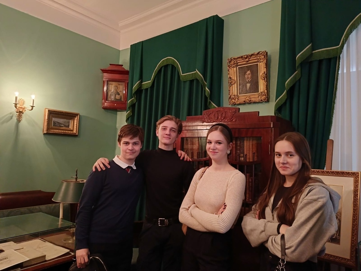 9а класс школы №1208 (Москва) посетил Дом-музей Николая Васильевича Гоголя на Никитском бульваре (здесь как иллюстрация)