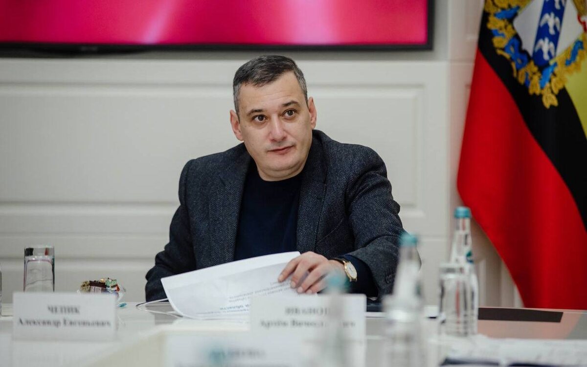    Губернатор Курской области Александр Хинштейн: «Мы в регионе – власть и люди – работаем бок о бок» Фото – телеграм-канал Александра Хинштейна