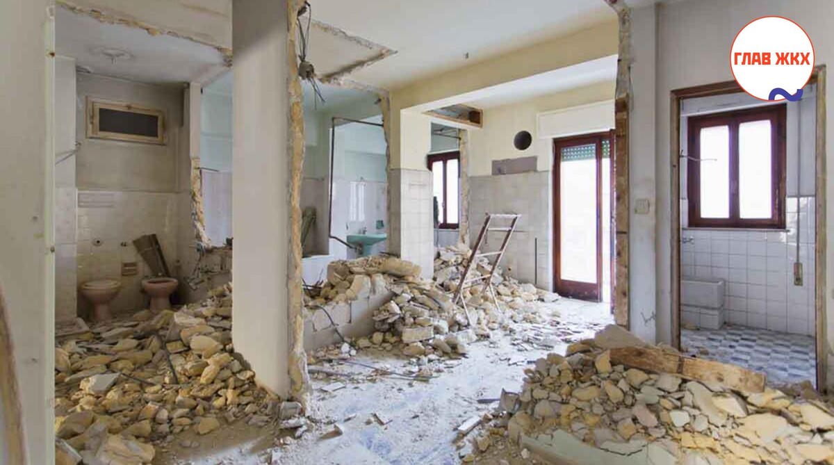 Самовольная перепланировка соседа: как законно потребовать восстановить квартиру за его счет
