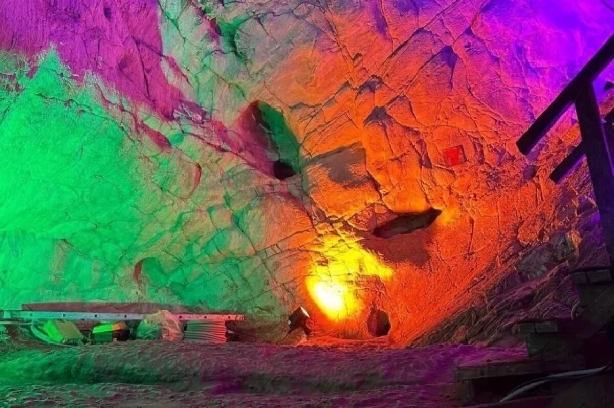    Тавдинские пещеры на Алтае окрасили миллионами цветов