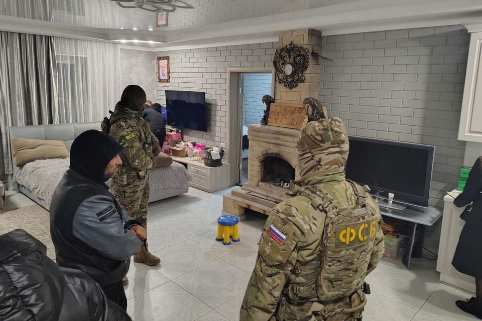    Обыски провели в домах членов группировки. ЧИТАТЕЛЬ "КП"