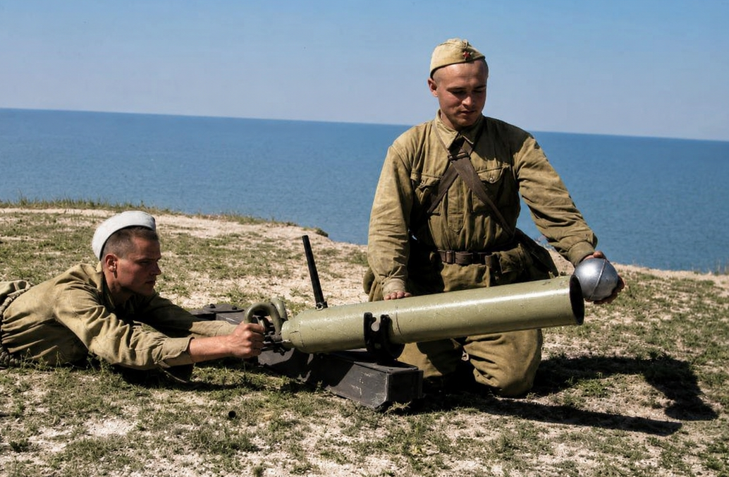 Расчет ампуломета в боях за Ейск, 1942 год