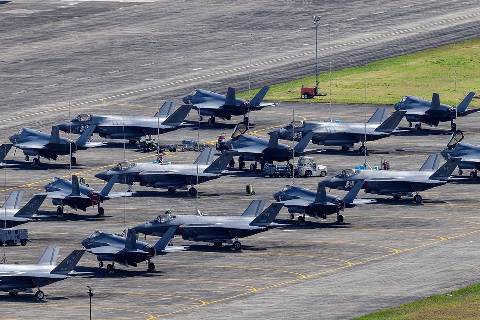    Вашингтон бьет по гражданским и военным объектам Каракаса REUTERS