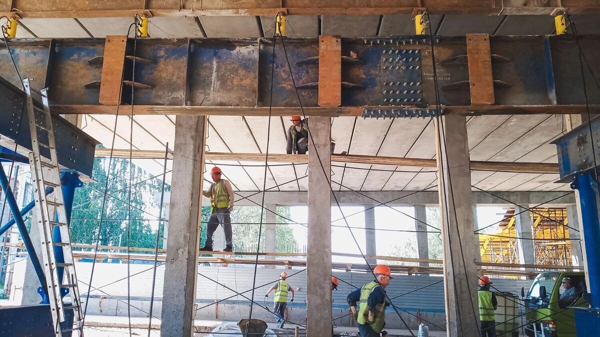    Реконструкция эстакады в Ижевске должна была завершиться 7 ноября 2025 года   Евгений Кандаков / udm-info.ru