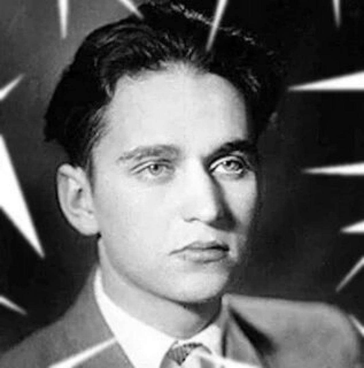 В молодости ему часто приходилось слышать отказы, но он продолжал писать музыку, веря в свое призвание.