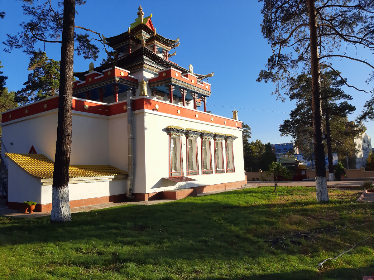 Есть в осени первоначальной, короткая но дивная пора...