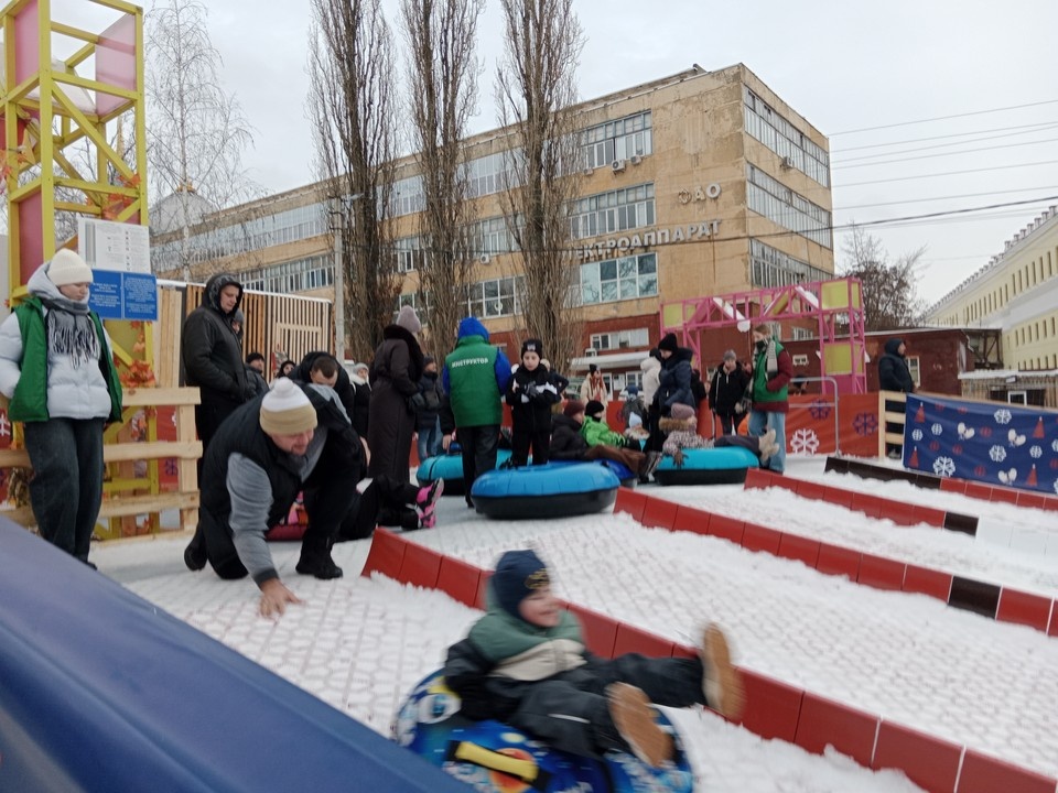    Тюбинговая трасса теперь работает до 22.00. Светлана ВОЛКОВА