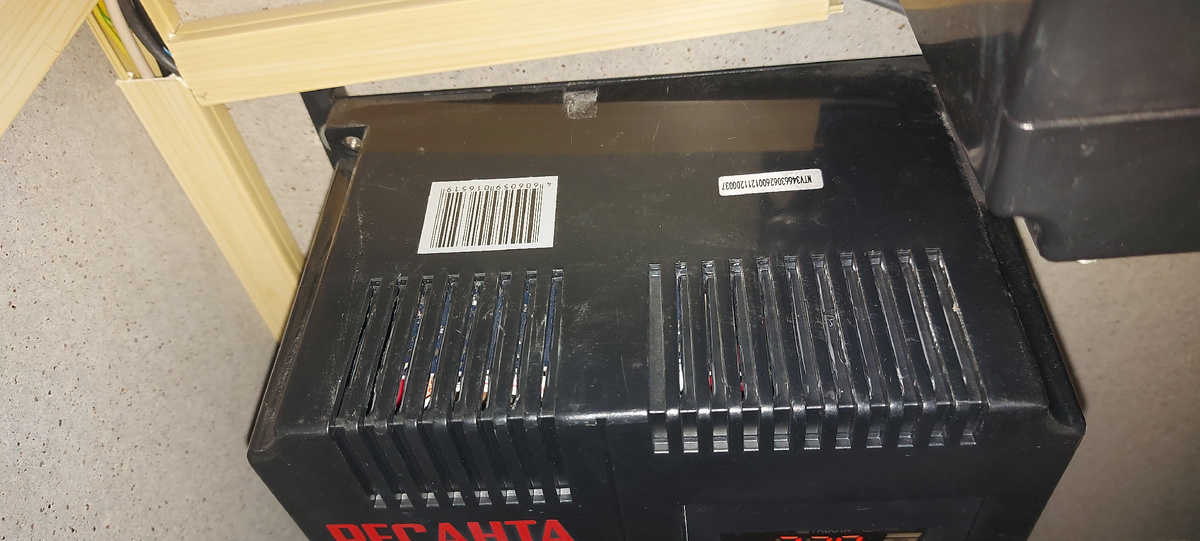 Прорезанные до конца вентеляционные отверстия в корпусе