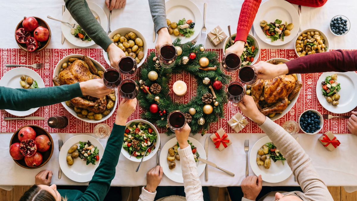     Фото: Lugon Stock/Shutterstock/FOTODOM Психолог Родион Чепалов отмечает, что во время праздников еда становится регулятором эмоций