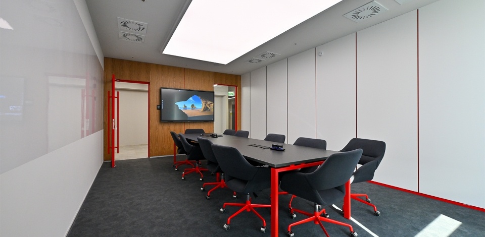     Владимир Ефимов: в 2025 году предприниматели выкупили у города около 850 арендуемых объектов коммерческой недвижимости