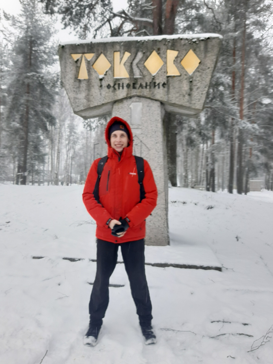 Погода не располагала к походам - сыпал снег. Приятно у лежанки с горячим чайком, а нет - не отменять же планы?