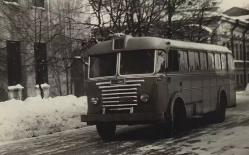    Первым в СССР венгерским автобусом стал городской Ikarus 60.
