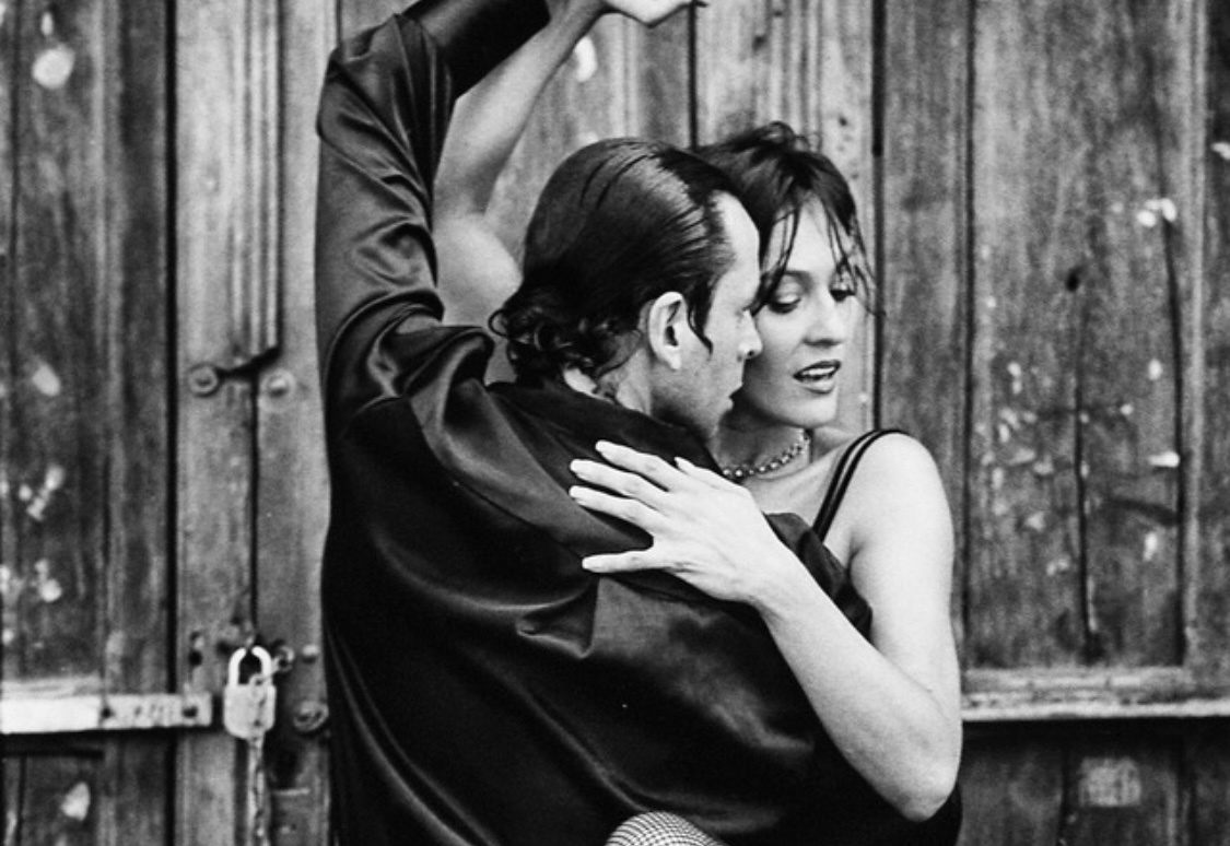 Знакомый многим парам сценарий: страсть осталась в прошлом, а близость стала редкой или исчезла. Это приговор отношениям или новый этап? Разбираемся без стереотипов.