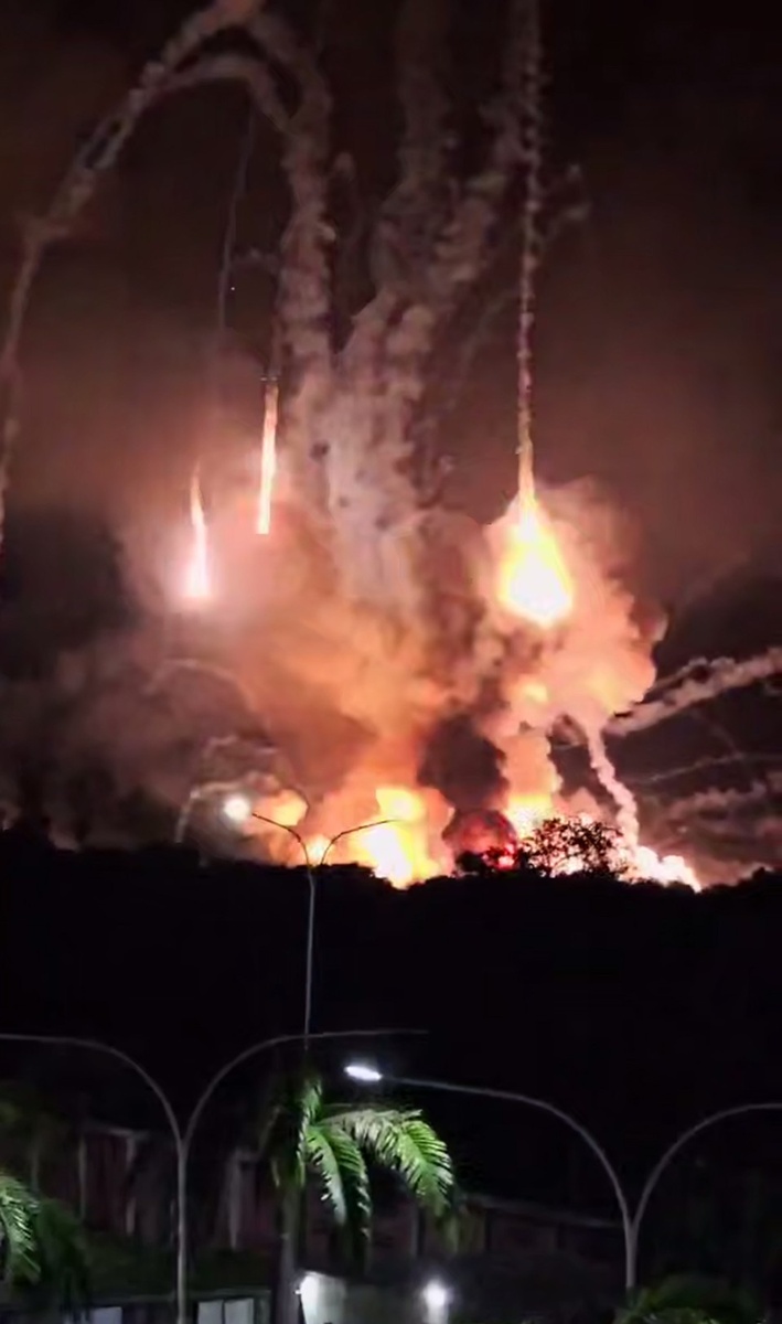    Сегодня в 2 часа ночи по местному времени в Венесуэле прогремела серия взрывов