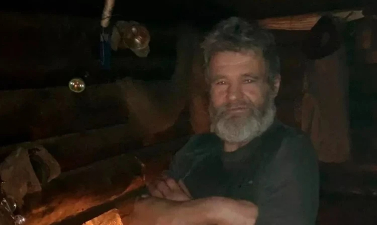 30 лет в землянке на берегу Вилюя, морозы под -70° и верный пёс-спаситель: как выживал в тайге самый стойкий отшельник Якутии Тимофей Меньшиков  