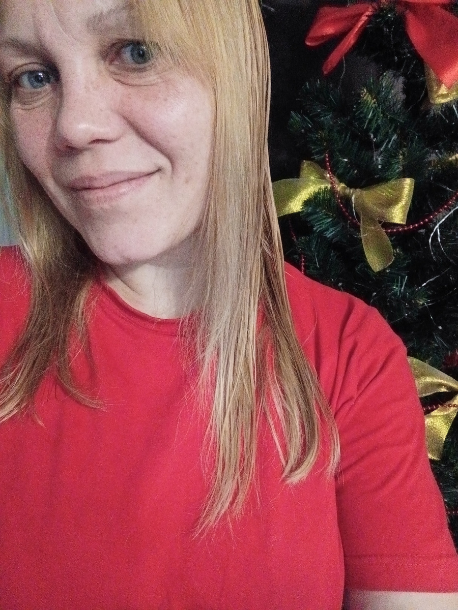 Вот, например, концы у лица. Они и без филировки у меня быстро истрепливаются, так как при покраске корней попадают в состав. 