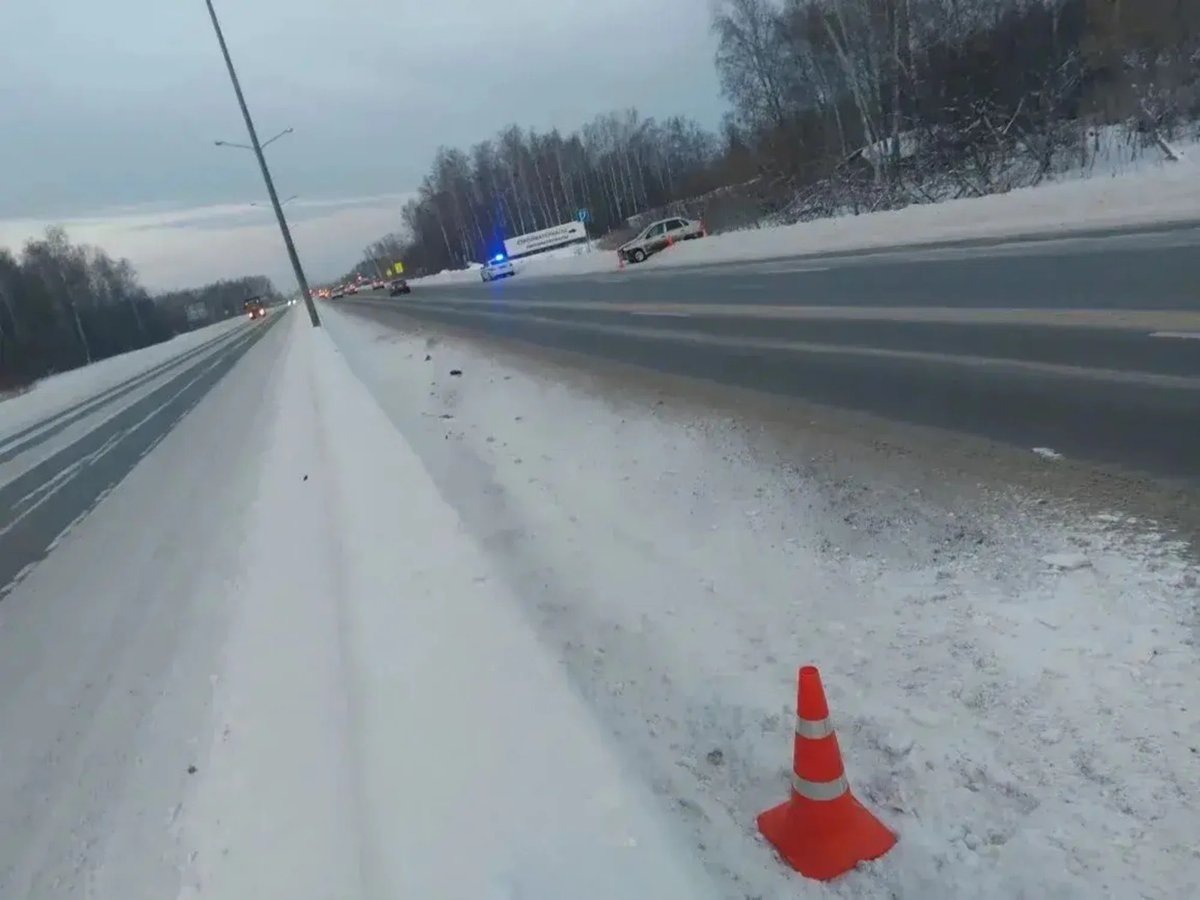    Мышина въехала в снежный вал на обочине