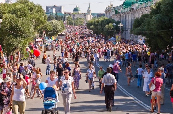 г.Омск, ул.Лкнина (Любинский проспект)   гдето тут наши будущие звезды.