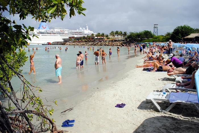 Обложка © Shutterstock / FOTODOM / Peter Etchells