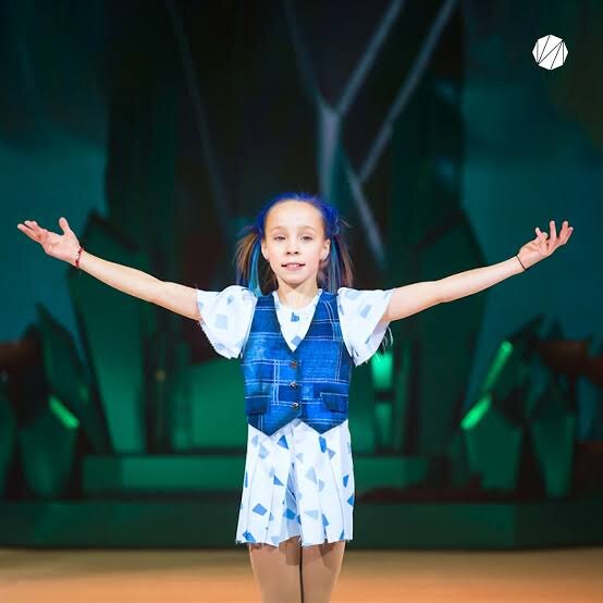 Малышка Алиса Двоеглазова. Ей тут 11 лет