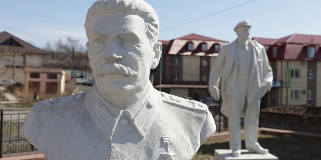 Курганцы вспомнили памятник Сталину, который стоял у вокзала. Фото